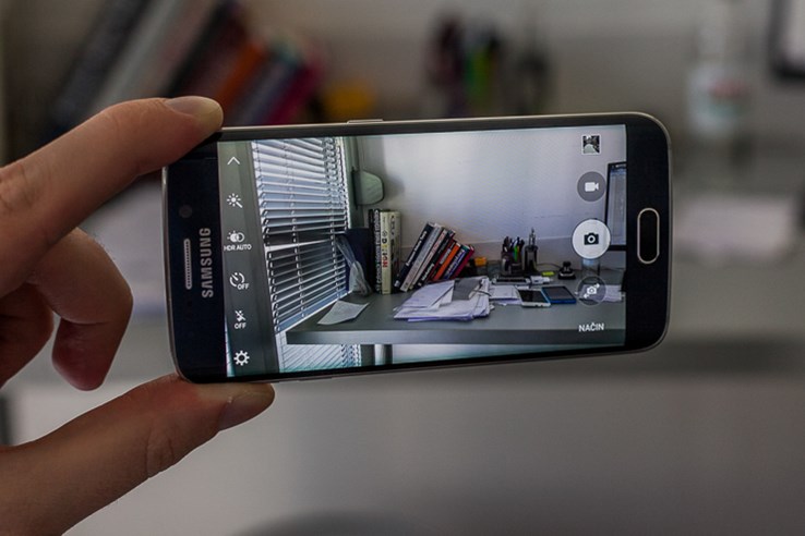 Samsung Galaxy S6 Edge (3).jpg